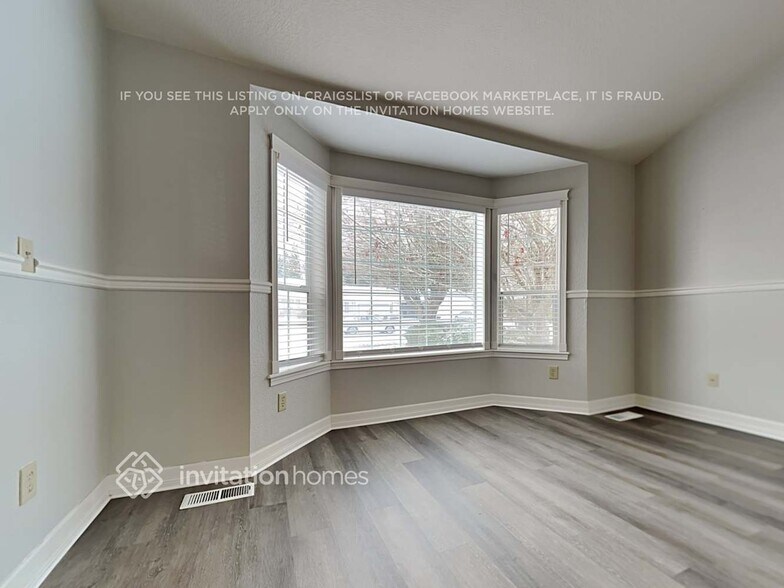 Building Photo - 1722 Mapleview Ct NE