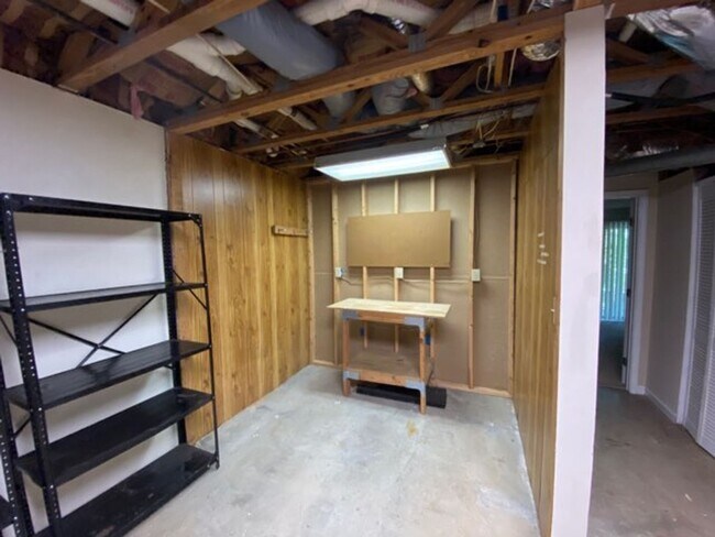 Building Photo - Charming Townhouse in East Cobb!