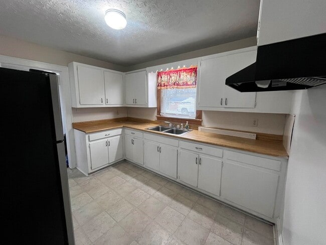 Building Photo - 1408 Grove Dr