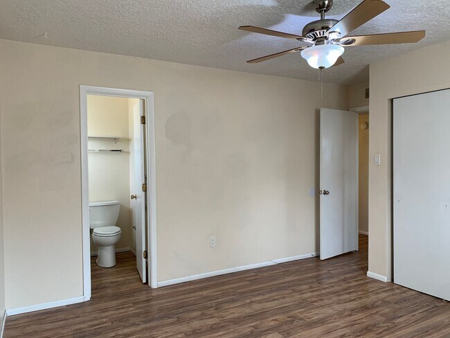 Building Photo - Lovely 2 Bedroom, 2 Bath Home Near Old Town! Available Now!