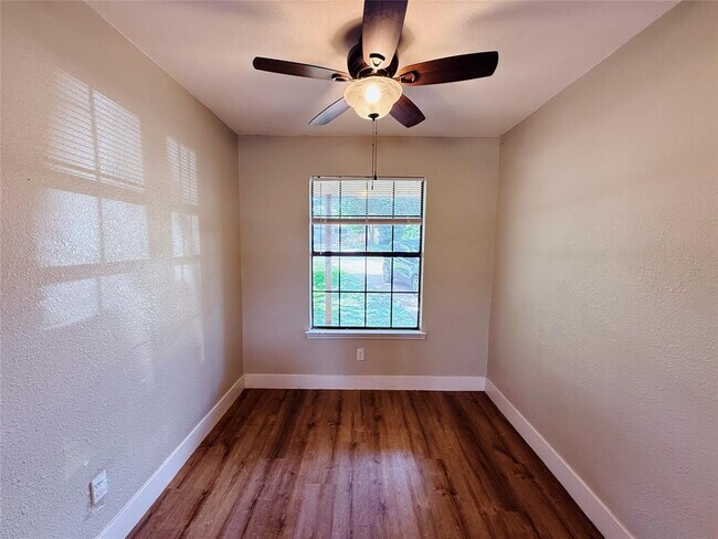 Building Photo - 1711 Ryon Ln