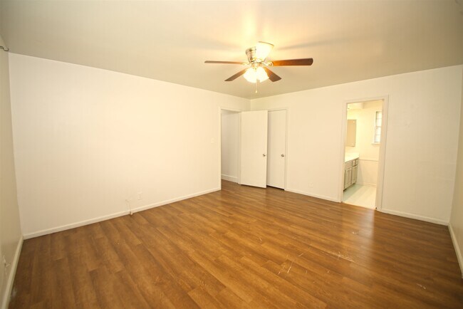 Building Photo - 5105 S Kingston Ave