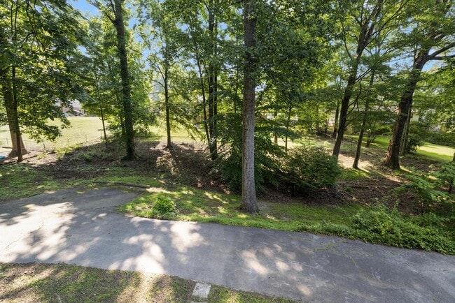 Building Photo - 517 Bramblewood Dr
