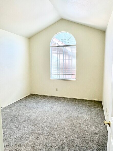 Building Photo - 38 Manchester Ln