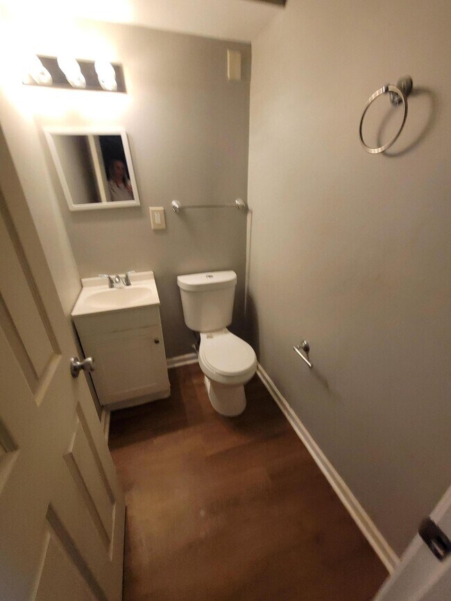 Building Photo - 1775 Harrodsburg Rd