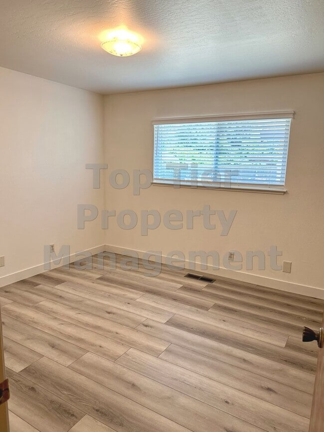 Building Photo - Very nice 3 Bed, 2 Bath, 1,919 Sqft Walnut Creek house available August 5th for lease !