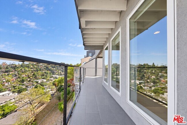 Building Photo - 2226 Ronda Vista Dr