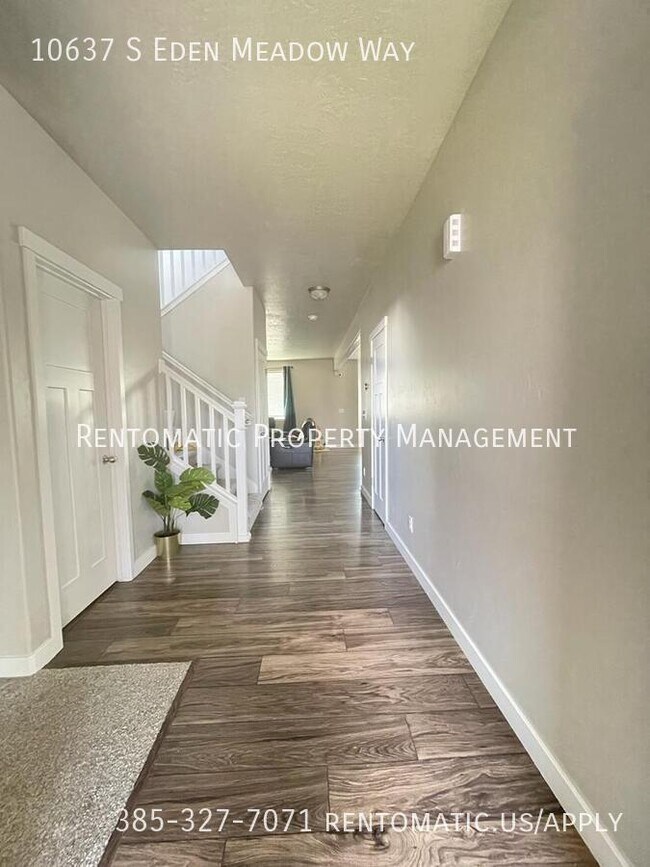 Building Photo - 10637 Eden Meadow Way