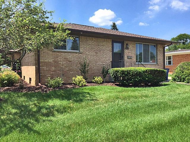 Building Photo - 1640 Greenview Dr