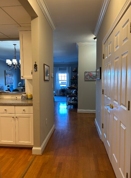 Building Photo - 810 W Princess Anne Rd