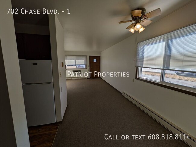 Building Photo - 1 bedroom/ 1 bath apartment in Sun Prairie...