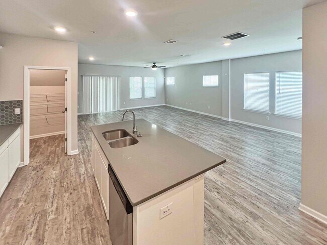 Building Photo - Fantastic 3 BR/2.5 BA Marietta Townhome in...