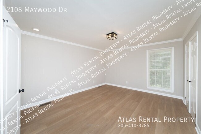 Building Photo - 2108 Maywood Dr