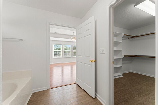 Building Photo - 235 Doncaster