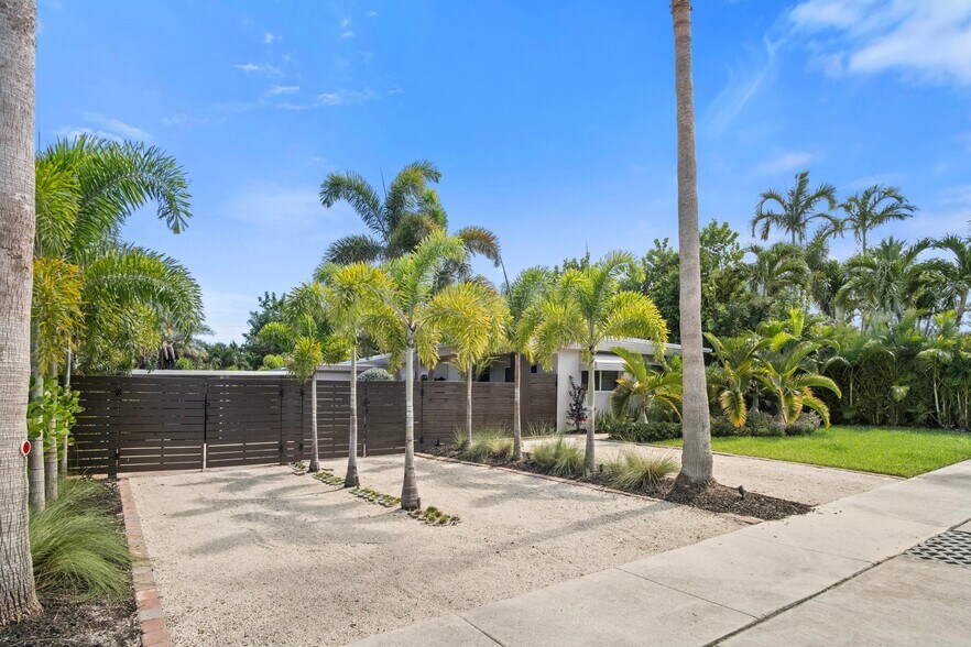 Primary Photo - 214 SW 1st Ave