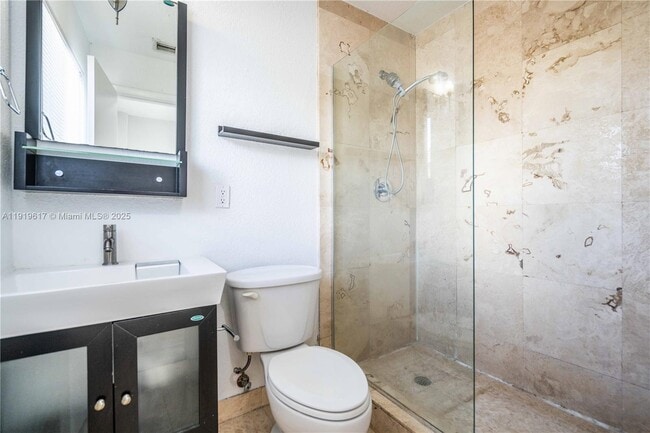 Building Photo - 2180 Bay Dr