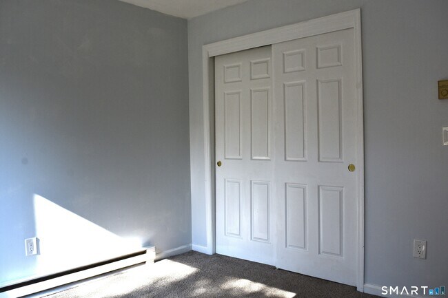 Building Photo - 17 Willow Springs