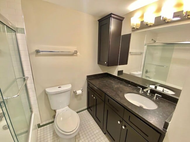 Building Photo - Dupont - West End Fabulous studio with decorative Fireplace & W/D