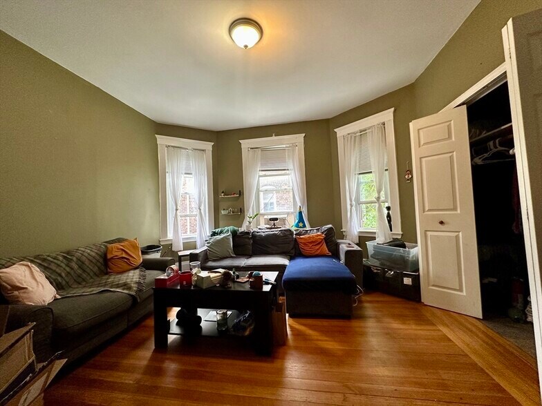 Primary Photo - 4 Litchfield St