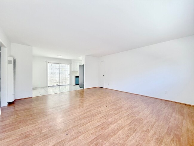 Building Photo - 540 E Hyde Park Pl