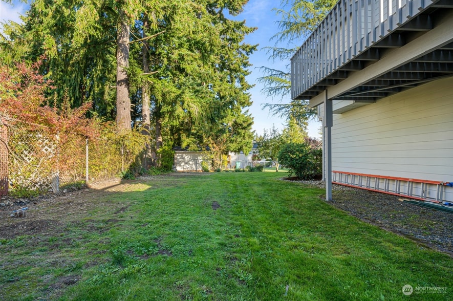 Building Photo - 18521 Stone Ave N