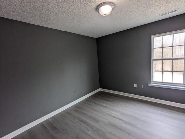 Building Photo - Room in House on Brian William Rd