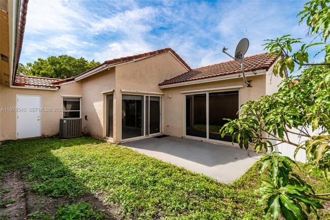 Building Photo - 17925 SW 10th Ct