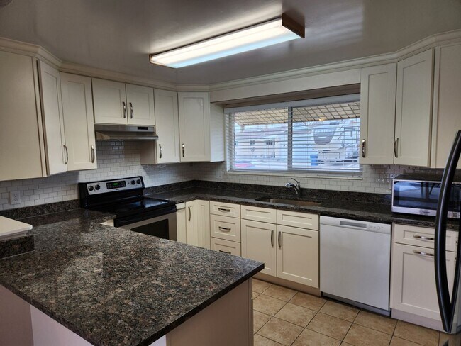 Building Photo - Great 4 Bd 2 Ba Home in Taylorsville