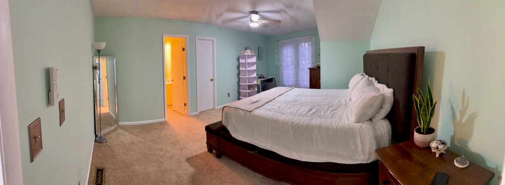 Building Photo - 421 Woodview Ln