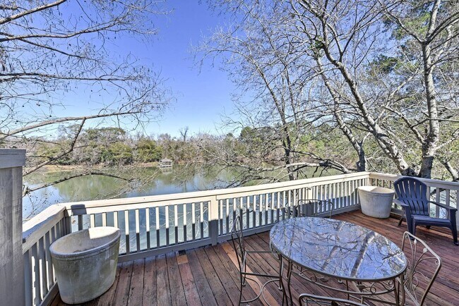 Building Photo - Completely remodeled and furnished Waterfr...