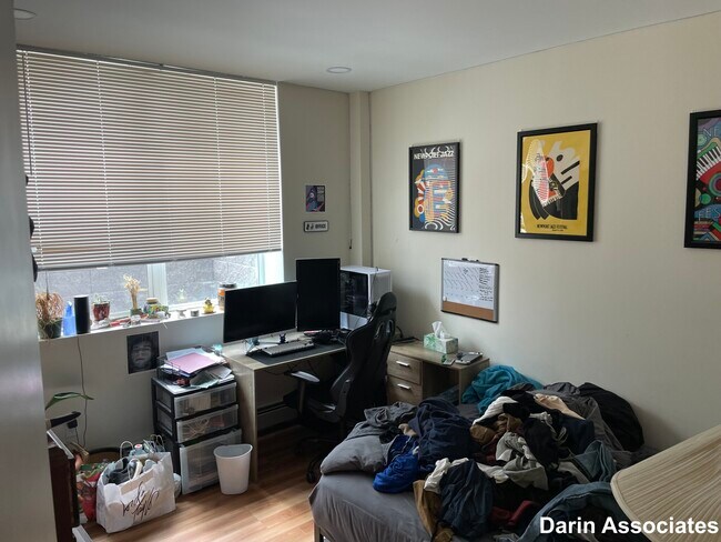 Building Photo - 37 Day St