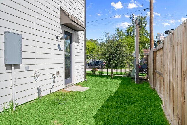 Building Photo - 3208 Bostic St