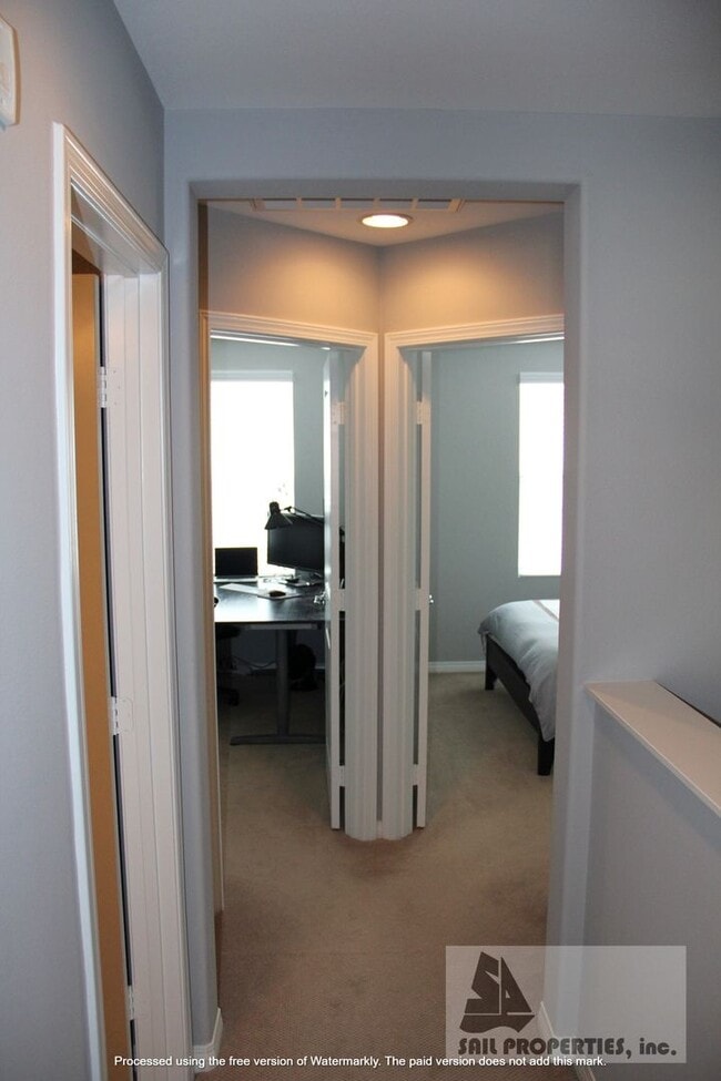 Building Photo - Beautiful Upgraded 3 Bd 3.5 Bth w/Large Bo...