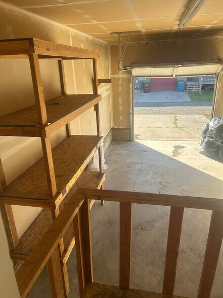 Building Photo - 935 NW Cains Rd