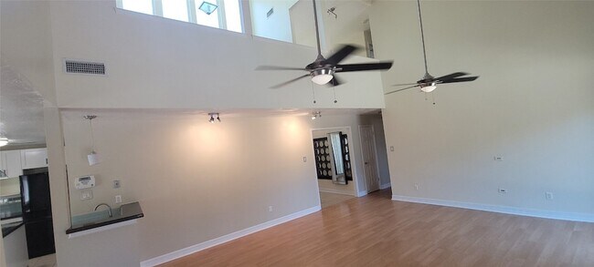 Building Photo - 11302 Meadow Lake Dr