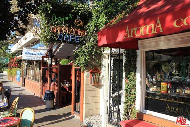 Building Photo - 11640 Woodbridge St