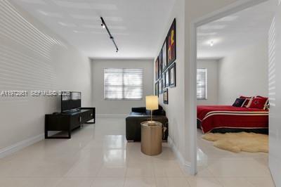 Building Photo - 15533 N Miami Lakeway