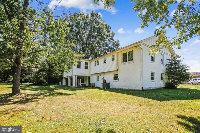 Building Photo - 8907 Captains Row