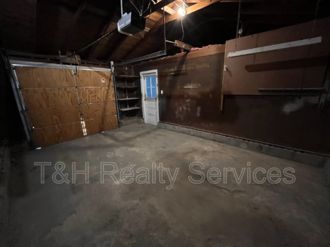 Building Photo - 8918 Birch St