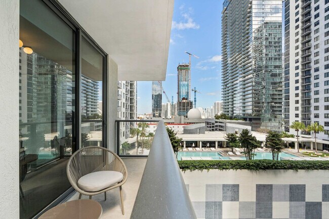 Building Photo - 11 NE 6th St