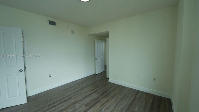Building Photo - 987 SW 37th Ave