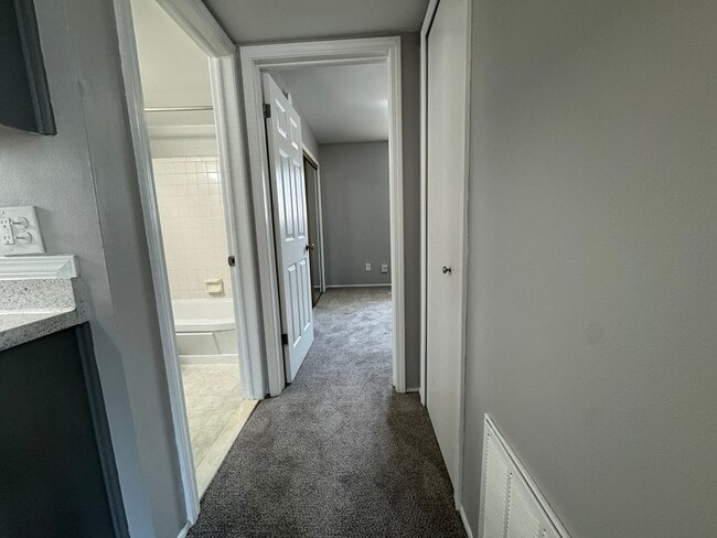 Building Photo - 4431 Oakwood