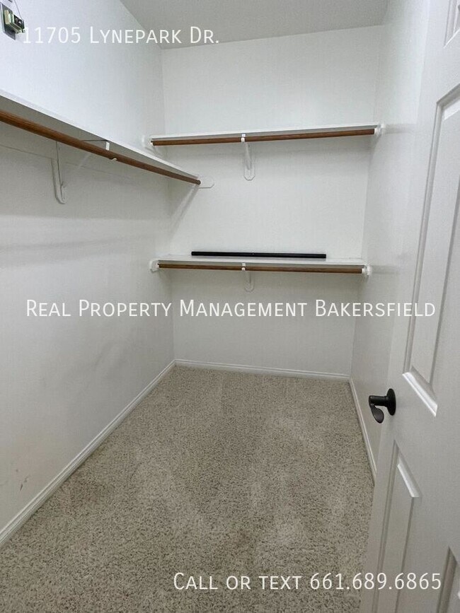 Building Photo - 11705 Lynepark Dr