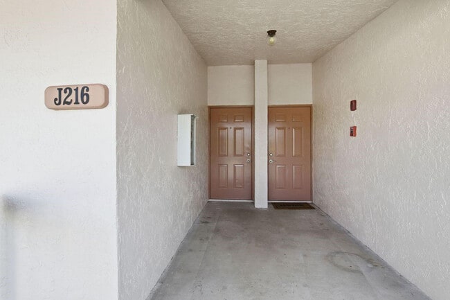 Building Photo - 3300 Jaywood Terrace