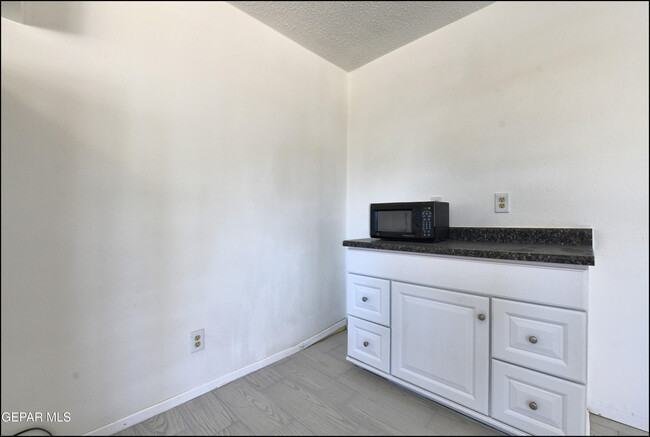 Building Photo - 6915 Pamlico Dr