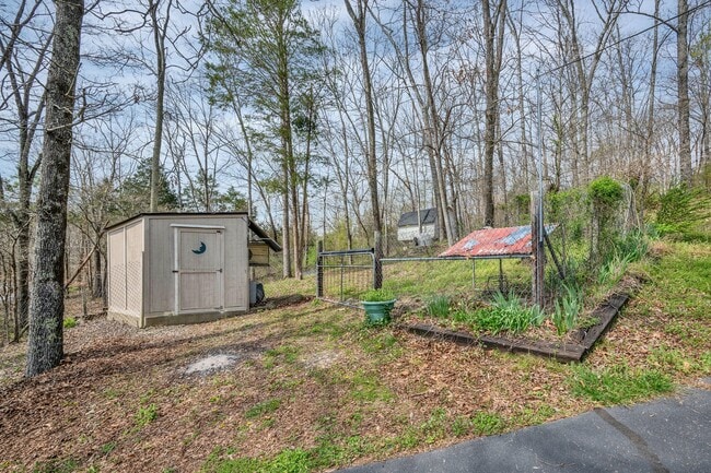 Building Photo - 7506 Sleepy Hollow Rd