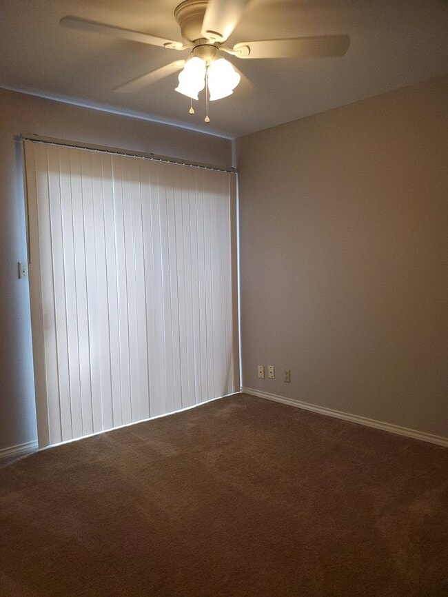 Building Photo - 5319 Palm Valley Dr N