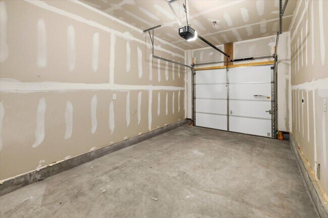 Building Photo - 200 Balsam St