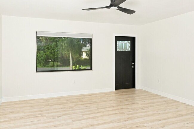Building Photo - Fully Renovated 3/2 Near Manasota Beach with a Sunroom and a Big Backyard