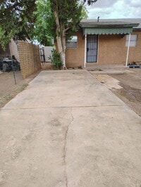 Building Photo - Available NOW Updated 1 bedroom, 1 bathroo...